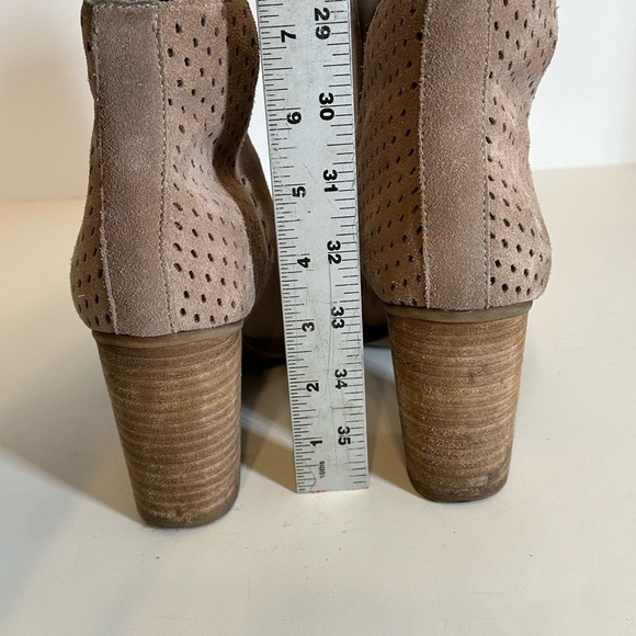 Steve Madden Taupe Suede Leather Chunky Stacked Heel Open Side Booties Sz 8 - Picture 4 of 8
